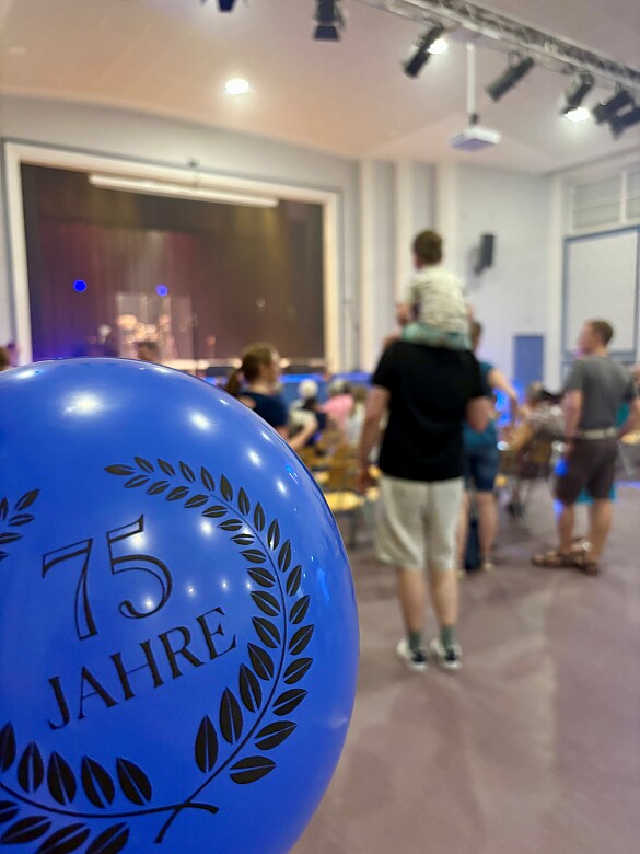 Hier ist die Einschulungsfeier zu sehen.