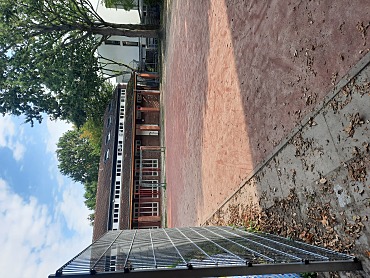 Hier ist ein Bild des Fußballplatzes zu sehen.