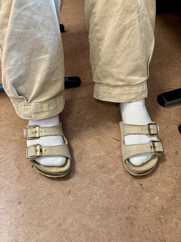 Hier sind Hausschuhe zu sehen.